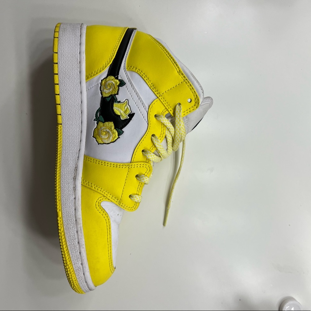 Air Jordan 1 Mid Dynamic Yellow Floral